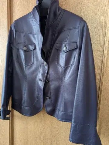 다크 퍼플 가죽 자켓