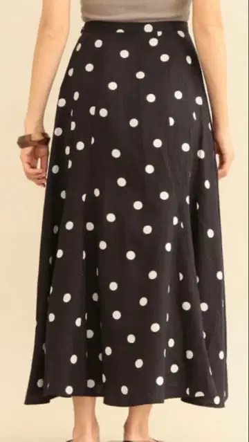 뷰티앤유스 린넨 도트 플레어 롱 스커트