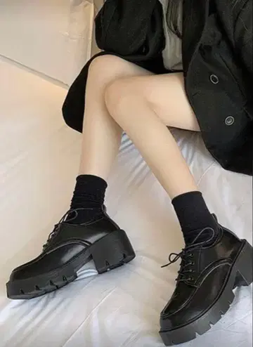 블랙 통굽 로퍼