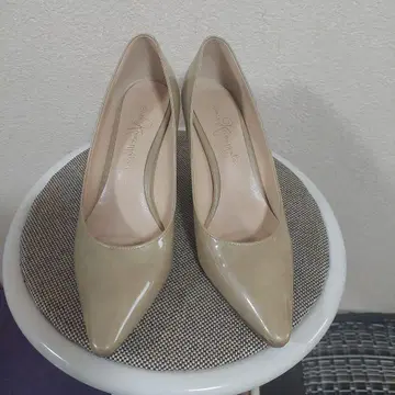 베이지 스틸레토 하이힐