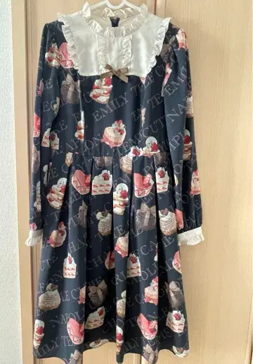 에밀리 템플큐트 원피스