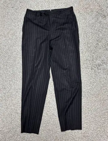 블랙과 화이트 스트라이프 슬랙스