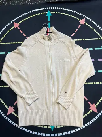 베이지 집업 니트 스웨터