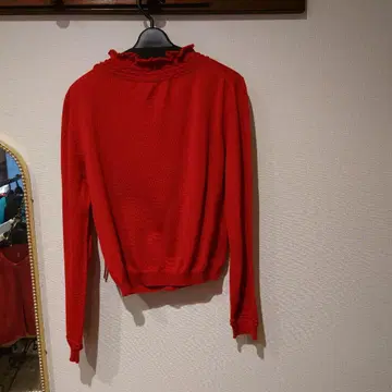 [ 새상품급 새상품 ] 레드 프릴 니트 긴팔 상의