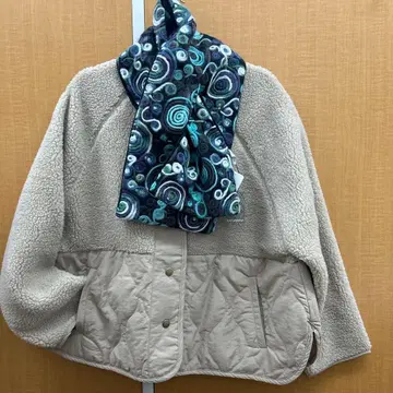 따뜻한 세트 코트 and 머플러