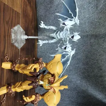 유희왕 프라모델 블루아이즈 얼티밋 드래곤과 엑조디아