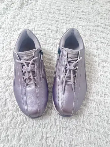 미즈노 라이트 퍼플 스니커즈