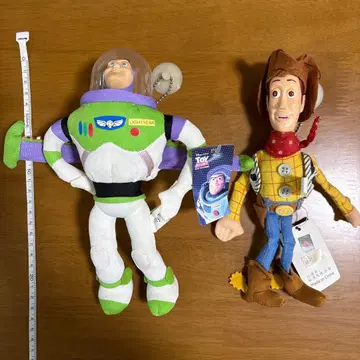 버즈 라이트이어와 우디 봉제 인형 세트