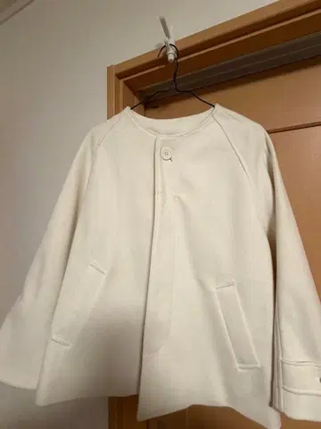 화이트 노카라 자켓