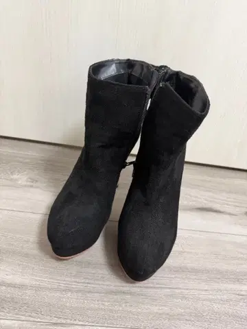 블랙 스웨이드 레이스업 하이힐 부츠