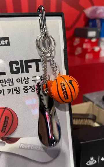 NIKE 키링 풋락커 한국