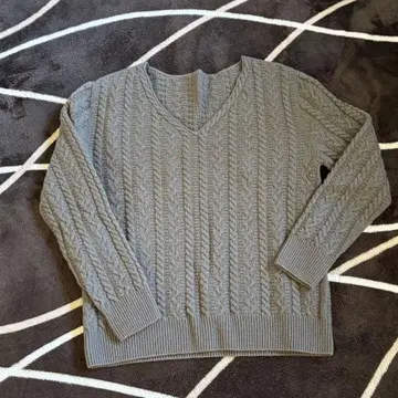 다마 컬렉션 케이블 짜임 V넥 니트 스웨터