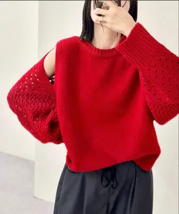 미스틱 숄더 슬릿 니트