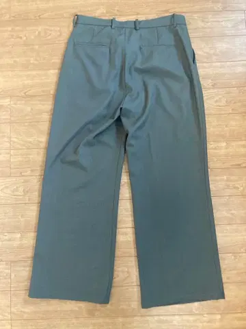 MB 스탠다드 플레어 슬랙스 다크 카키 재판매 없음 완판템