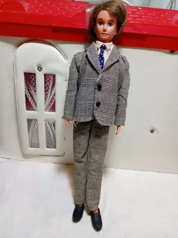 리카짱 아빠 수트 차림