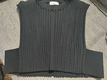 HYKE 니트 베스트 숏 기장