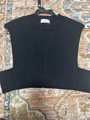 HYKE 니트 베스트 숏 기장