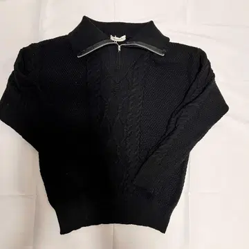 블랙 케이블 짜임 하이넥 니트