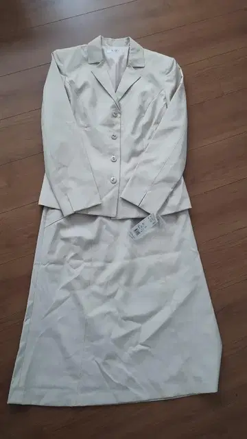 [ 미사용 ] MARSA 베이지 수트