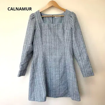 블루 계열 체크 무늬 긴팔 무릎 기장 원피스