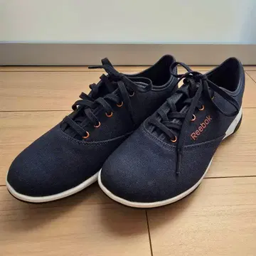 Reebok 스니커즈