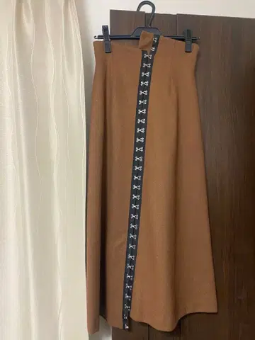 AMERI 타이트 롱 플레어 스커트