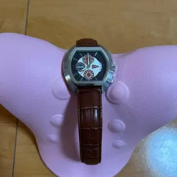 D&G 아날로그 손목시계 브라운