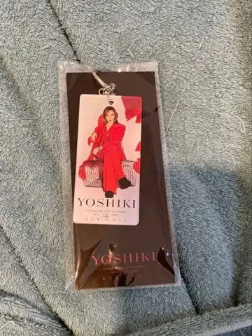 YOSHIKI 2025 디너쇼 키링 빨간색 의상