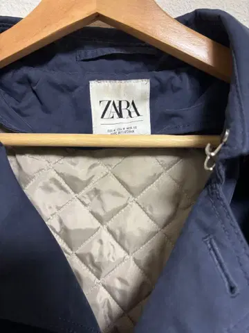 ZARA 네이비 트렌치코트
