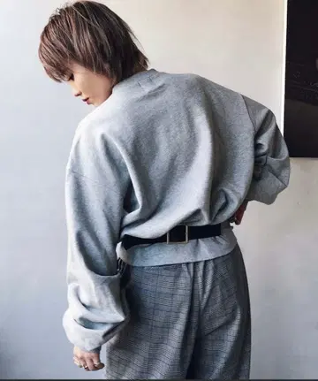 Ameri vintage 백 벨트 스웨트 탑