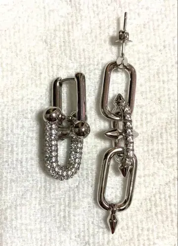 타이탄 스파이크 하드웨어 귀걸이 실버 한쪽 귀