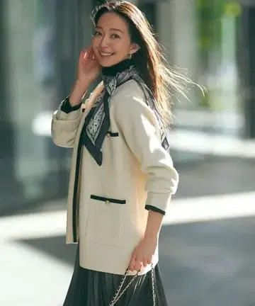 완판템 23구 미니 부클 니트 자켓 안즈 씨 착용 38 아이보리 화이트