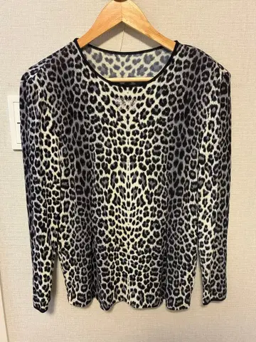 이타리야 이탈리아 표범 무늬 레오파드 무늬 상의 니트 티셔츠