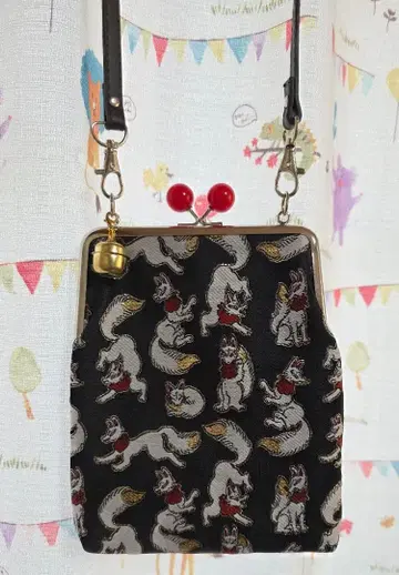 가마구치 숄더백