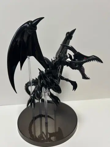 유희왕 붉은 눈의 흑룡 레드아이즈 블랙 드래곤 피규어