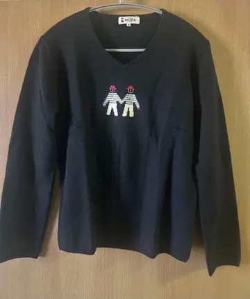 피코네 새상품급 캐시미어 100% 블랙 V넥 니트 스웨터/M 사이즈