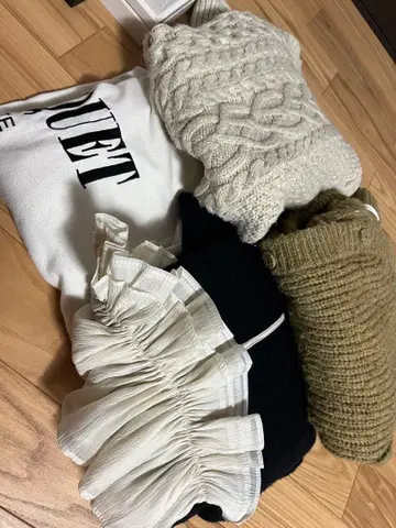 케이블 짜임 스웨터 프릴 상의 맨투맨 세트