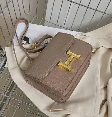 KHAKI 베이지 H 금장 장식 숄더백