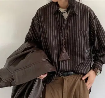 다크 브라운 스트라이프 긴팔 셔츠