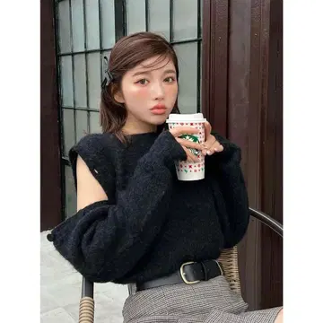 새상품 택 포함 다리치 니트 루즈숄더