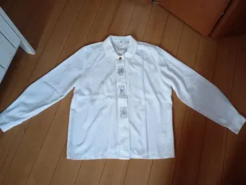 화이트 긴팔 셔츠 로고 자수 둥근 카라 수입