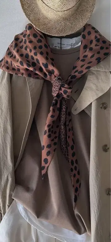 veritecoeur 베리떼꾸르 브라운 레오파드 무늬 스카프