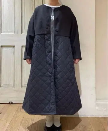 사만사 모스모스 퀼트 절개 코트