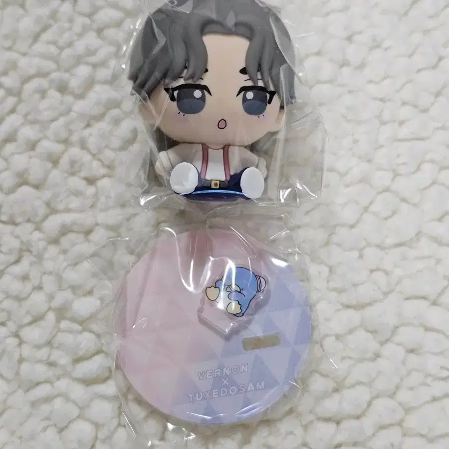 Seventeen Sanrio Figure Vernon | Bunjang Global