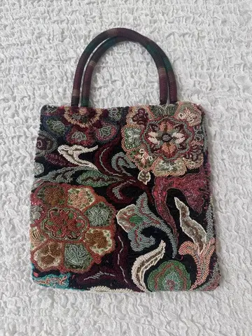 꽃무늬 비즈 자수 핸드백