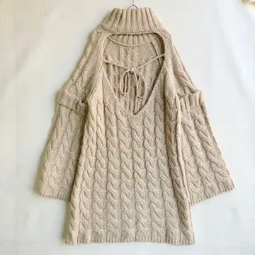 새상품급 멜트더레이디 케이블 니트 원피스 등 트임 스웨터 모헤어