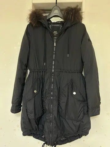 블랙 다운 코트 후드 부착