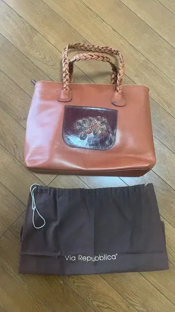 비아 레푸블리카 오렌지 가죽 백