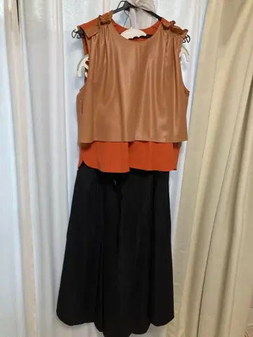 레이어드 디자인 상의 + 디자인 와이드 팬츠