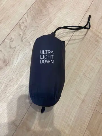 [ 새상품급 ] ULTRA LIGHT DOWN 블랙 다운 베스트